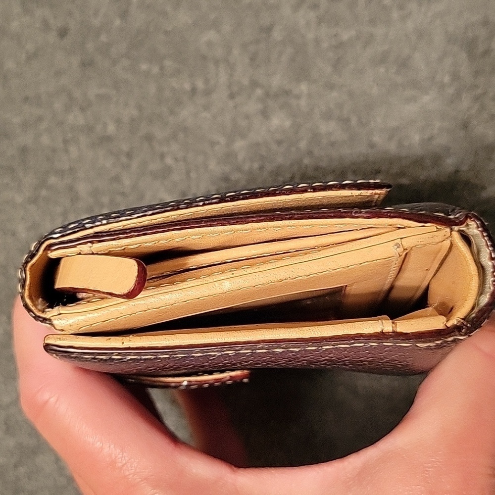 Small Kate Spade wallet snap & zipper closure...sew pictures for condition - Picture 4 of 15
